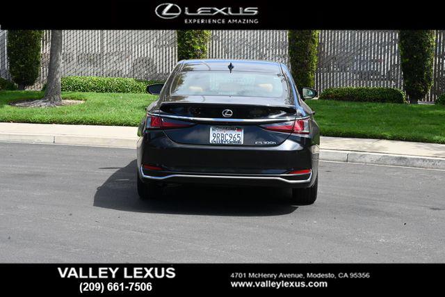 2025 Lexus ES 300h 300h