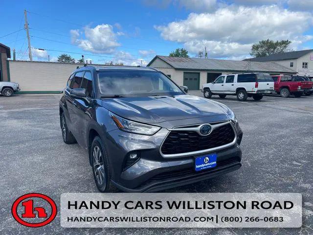 2022 Toyota Highlander Hybrid XLE for sale in St Albans, VT
