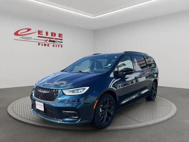 2025 Chrysler Pacifica Limited for sale in Pine City, MN