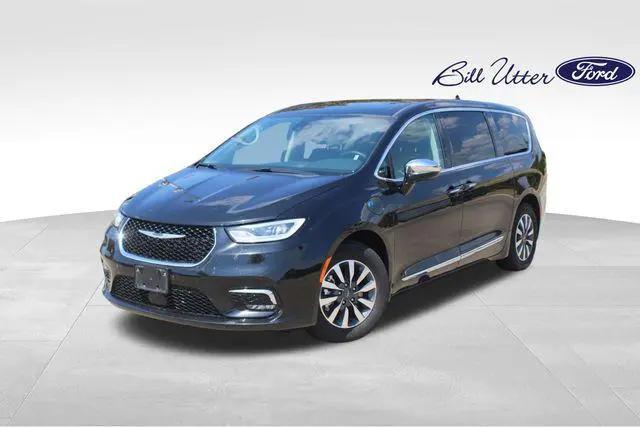 2023 Chrysler Pacifica Hybrid Limited for sale in Denton, TX