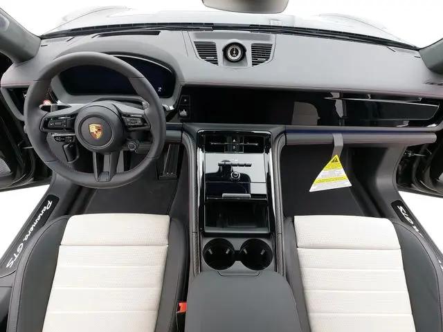2026 Porsche Panamera GTS