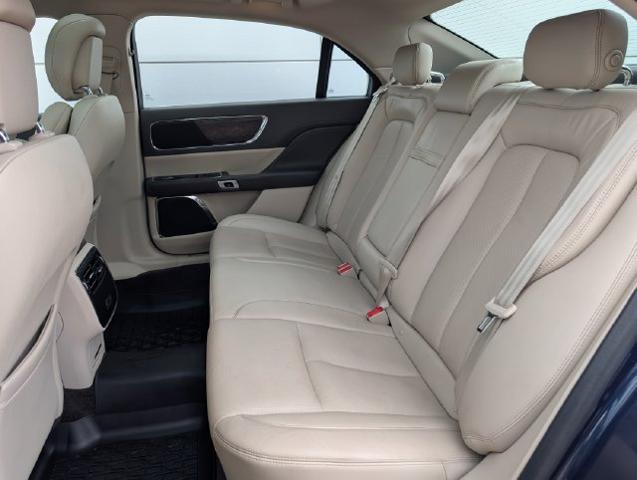 2017 Lincoln Continental Select