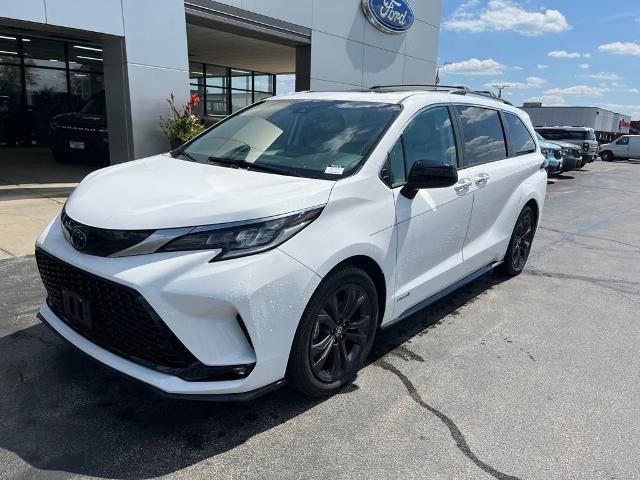 2021 Toyota Sienna XSE for sale in WILLOWBROOK, IL