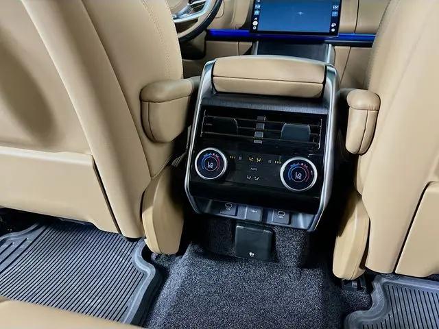 2024 Land Rover Range Rover P530 SE