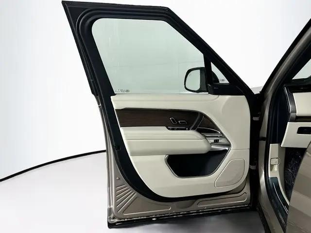 2026 Land Rover Range Rover P400 SE 7 Seat