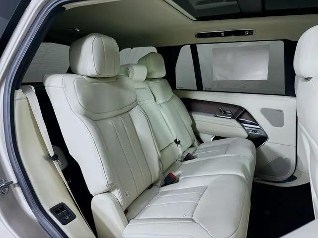 2026 Land Rover Range Rover P400 SE 7 Seat