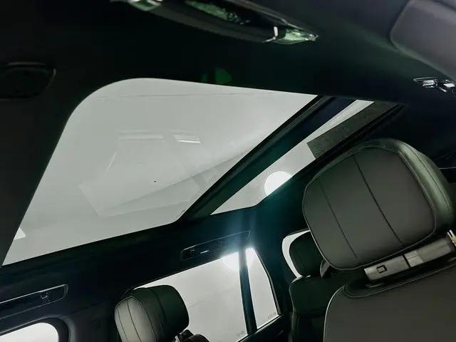 2026 Land Rover Range Rover P400 SE 7 Seat