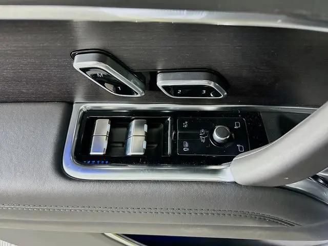 2026 Land Rover Range Rover P400 SE 7 Seat