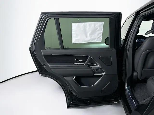 2026 Land Rover Range Rover P400 SE 7 Seat