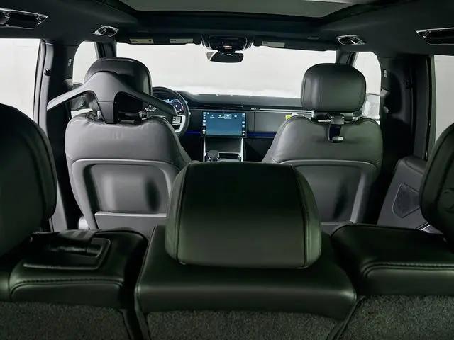 2026 Land Rover Range Rover P400 SE 7 Seat
