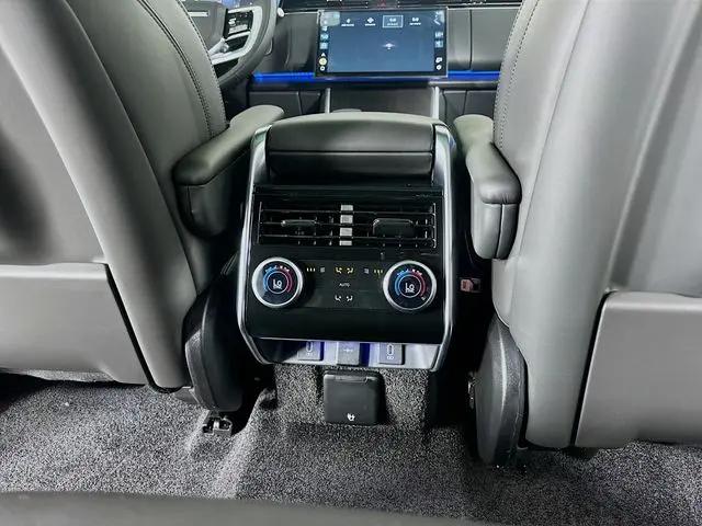 2026 Land Rover Range Rover P400 SE 7 Seat