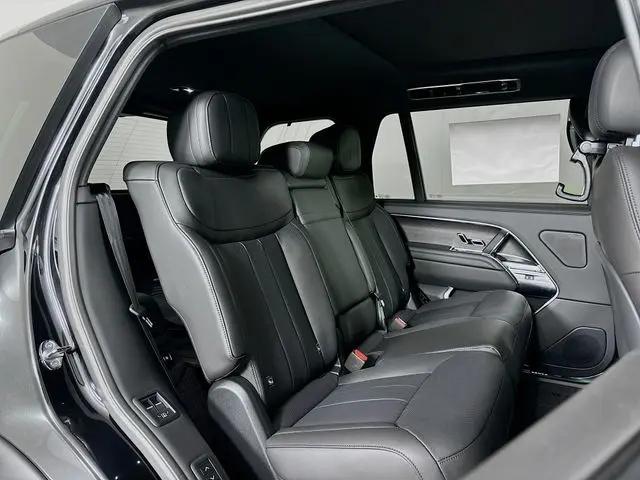 2026 Land Rover Range Rover P400 SE 7 Seat