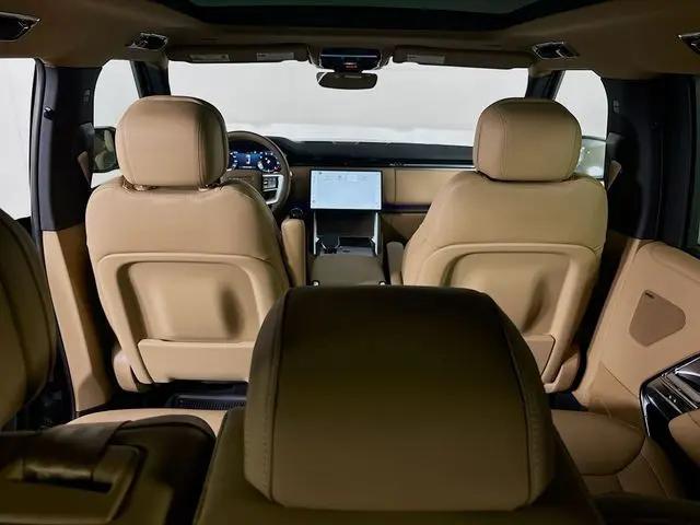 2026 Land Rover Range Rover P400 SE 7 Seat