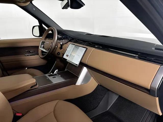 2026 Land Rover Range Rover P400 SE 7 Seat