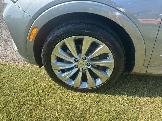 2024 Buick NV Avenir FWD