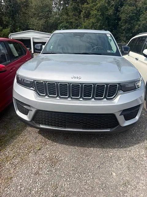 2023 Jeep Grand Cherokee Laredo 4x4 for sale in Butler, PA