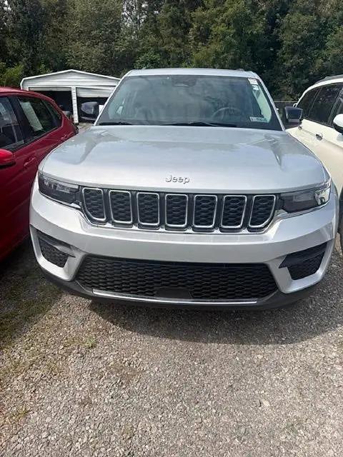 2023 Jeep Grand Cherokee Laredo 4x4 for sale in Butler, PA
