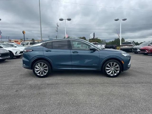 2026 Buick NV Avenir FWD