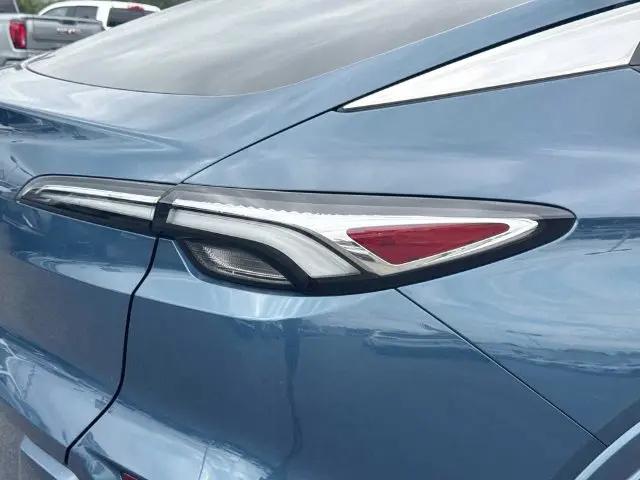2026 Buick NV Avenir FWD