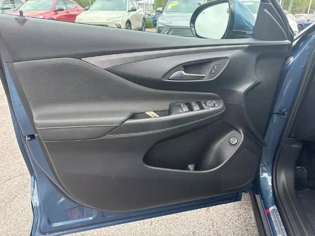 2026 Buick NV Avenir FWD