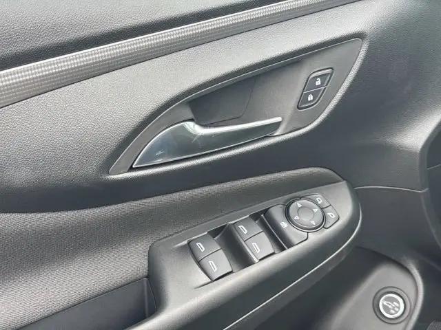 2026 Buick NV Avenir FWD