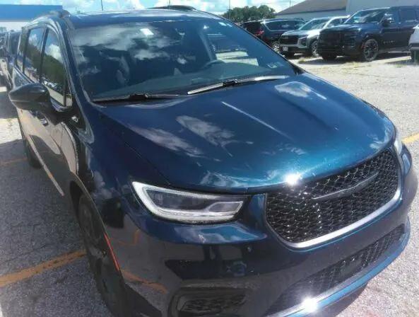 2025 Chrysler Pacifica Limited for sale in Ludington, MI