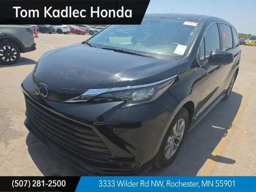 2025 Toyota Sienna LE for sale in Rochester, MN