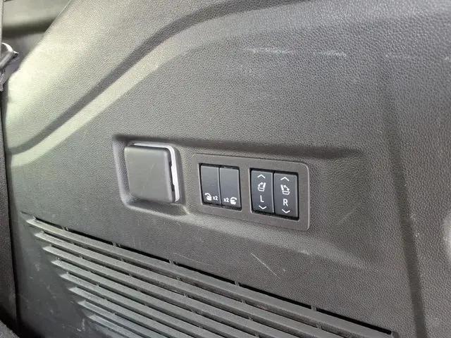 2025 GMC Yukon 4WD Denali
