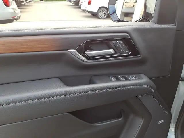 2025 GMC Yukon 4WD Denali
