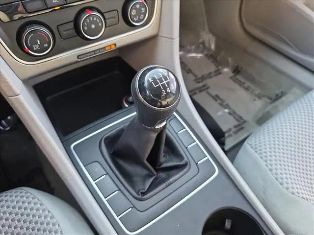 2014 Volkswagen Passat 1.8T S
