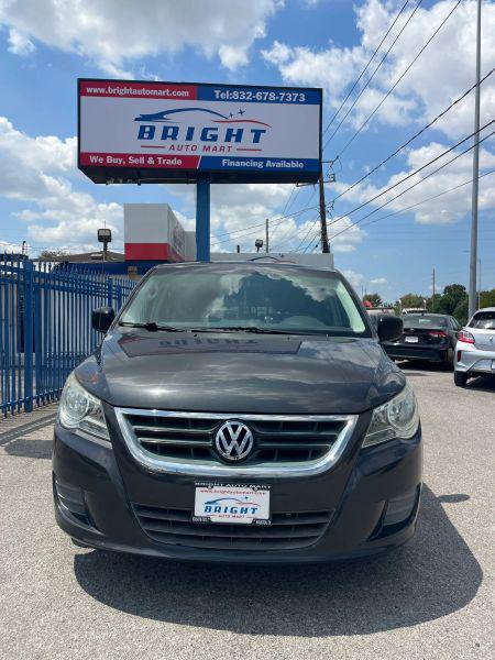 2012 Volkswagen Routan S for sale in Houston, TX