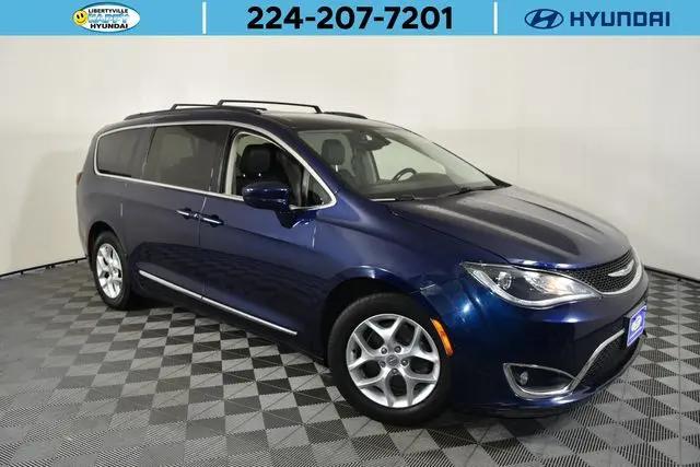 2017 Chrysler Pacifica Touring-L for sale in Libertyville, IL