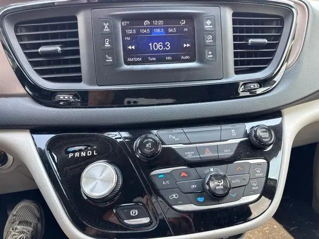 2017 Chrysler Pacifica Touring-L