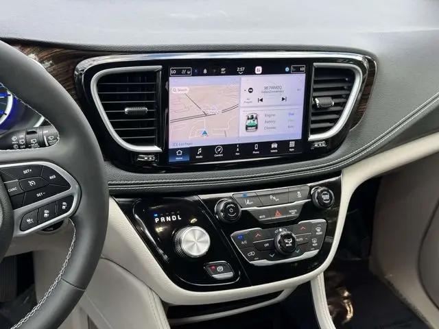 2023 Chrysler Pacifica Hybrid Limited