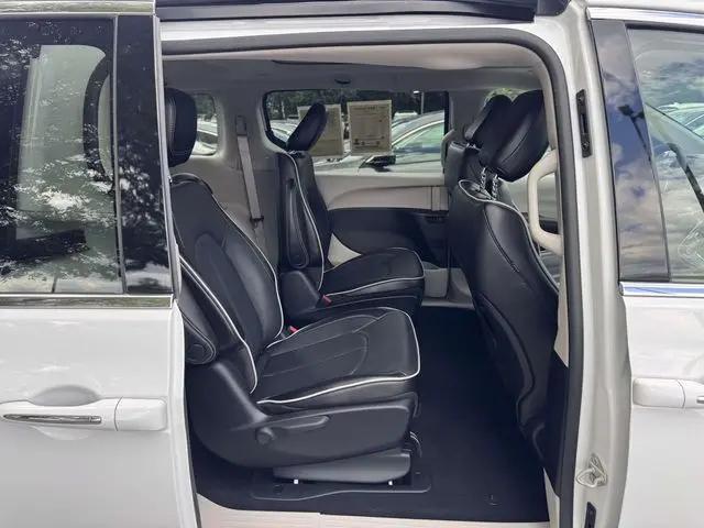 2023 Chrysler Pacifica Hybrid Limited