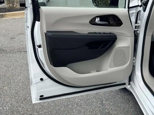 2023 Chrysler Pacifica Hybrid Limited