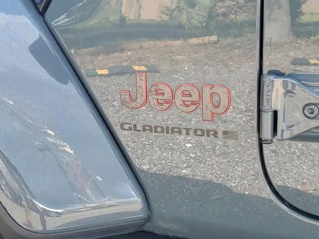 2025 Jeep Gladiator Sport