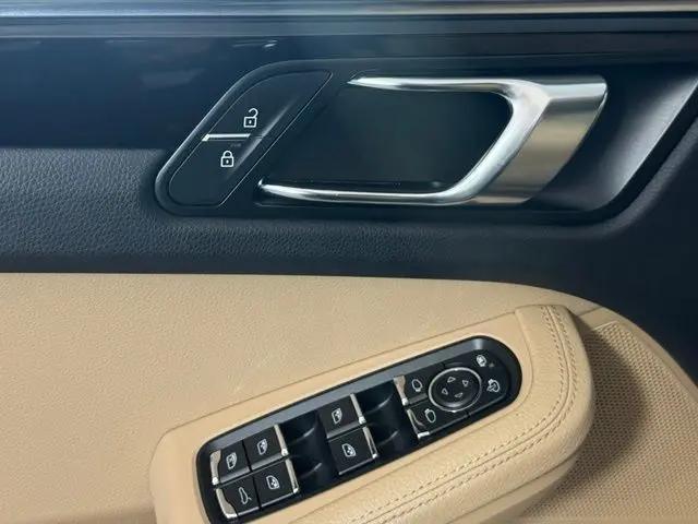 2020 Porsche Macan Macan