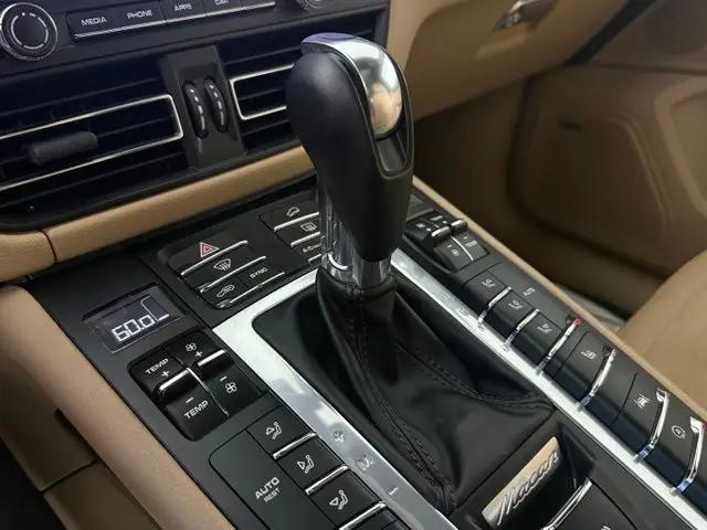 2020 Porsche Macan Macan