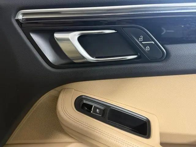 2020 Porsche Macan Macan