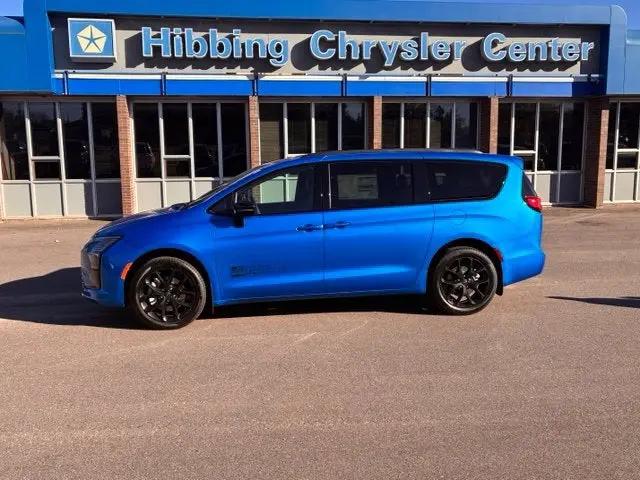 2027 Chrysler Pacifica Select AWD for sale in Hibbing, MN