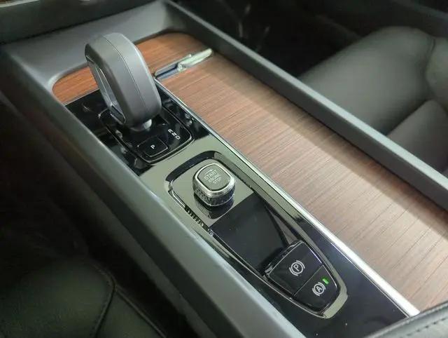 2024 Volvo S60 B5 Plus Dark Theme