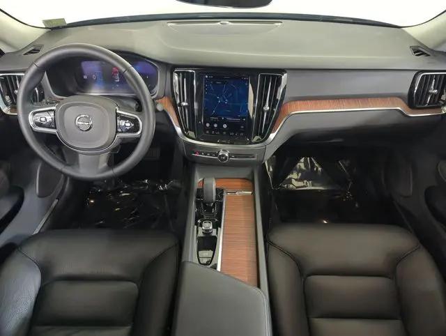 2024 Volvo S60 B5 Plus Dark Theme