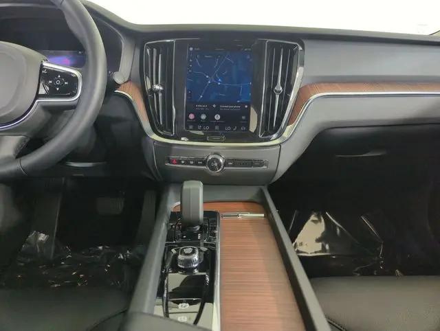 2024 Volvo S60 B5 Plus Dark Theme