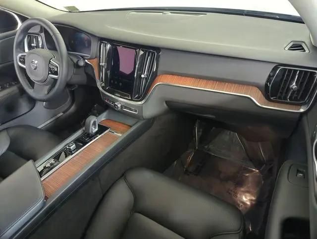 2024 Volvo S60 B5 Plus Dark Theme