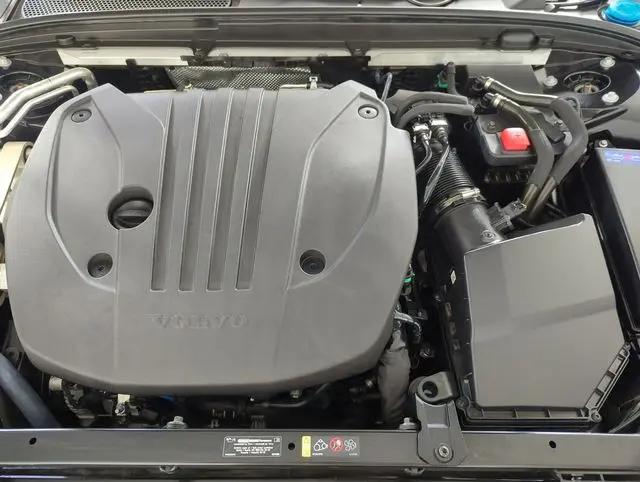 2024 Volvo S60 B5 Plus Dark Theme