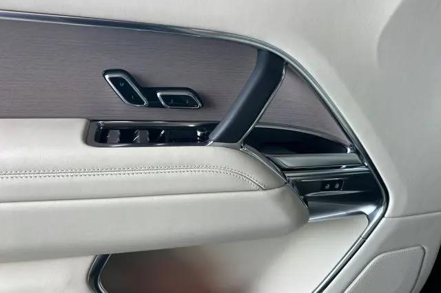 2026 Land Rover Range Rover P400 SE 7 Seat