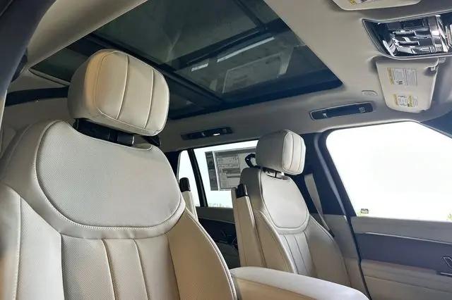 2026 Land Rover Range Rover P400 SE 7 Seat
