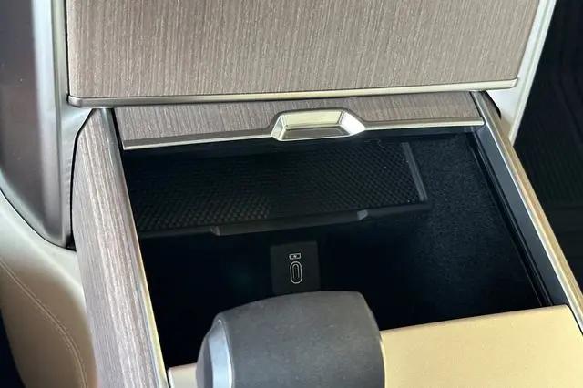 2026 Land Rover Range Rover P400 SE 7 Seat