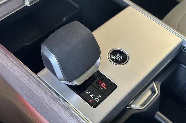 2026 Land Rover Range Rover P400 SE 7 Seat